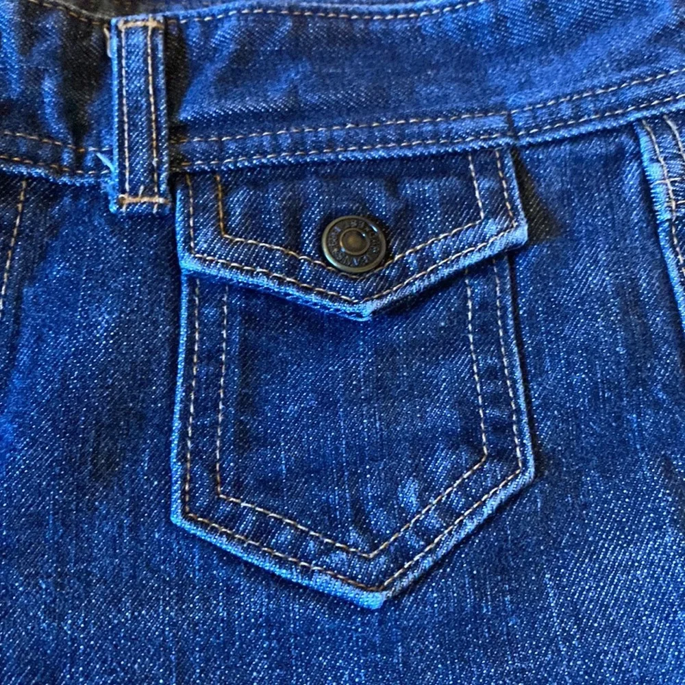Classic GAP Low‑Rise Bootcut Jeans — Size 2, Gorgeous Blue Wash - Picture 4 of 9